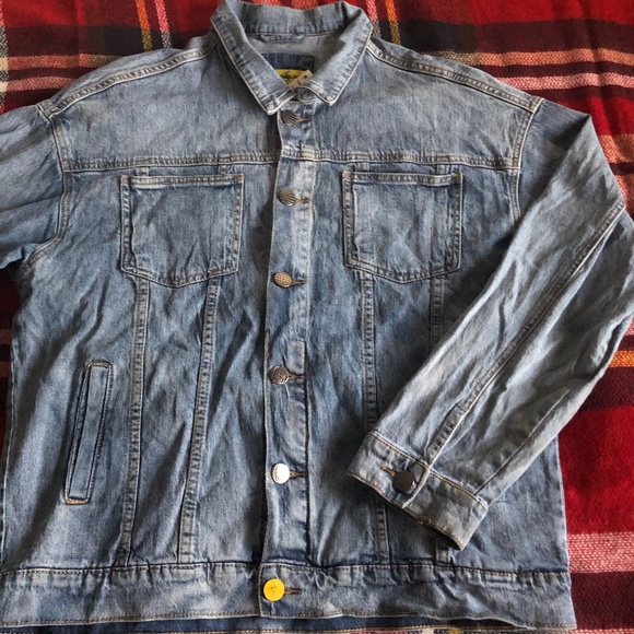 Light-wash Denim Jacket - Picture 2 of 3